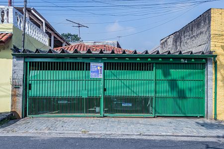 Casa à venda com 240m², 4 quartos e 3 vagas Casa à venda com 240m², 4 quartos e 3 vagasFachada