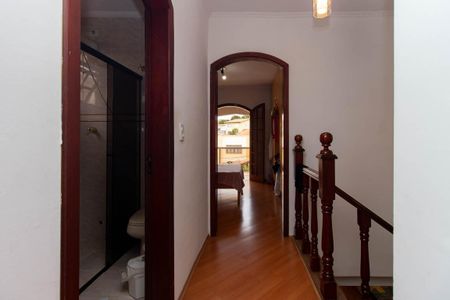 Casa à venda com 231m², 3 quartos e 4 vagas Casa à venda com 231m², 3 quartos e 4 vagasHall da escada