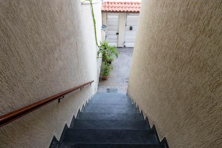 Casa à venda com 231m², 3 quartos e 4 vagas Casa à venda com 231m², 3 quartos e 4 vagasEscada
