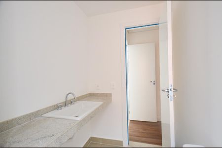 Apartamento à venda com 76m², 2 quartos e 2 vagasBanheiro Suíte 1/