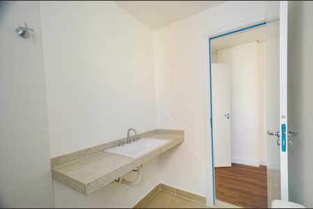 Apartamento à venda com 75m², 2 quartos e 2 vagasBanheiro da Suíte 2