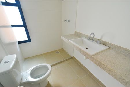 Apartamento à venda com 75m², 2 quartos e 2 vagasBanheiro da Suíte 2