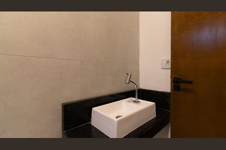 Casa à venda com 137m², 3 quartos e 2 vagas Casa à venda com 137m², 3 quartos e 2 vagasBanheiro