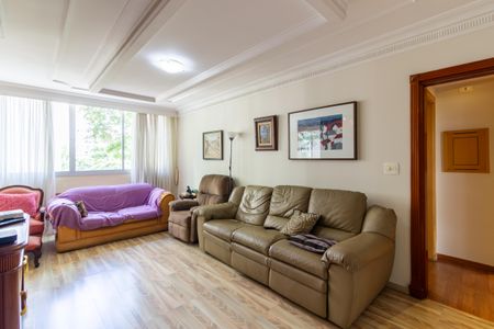 Apartamento à venda com 200m², 4 quartos e 2 vagas Apartamento à venda com 200m², 4 quartos e 2 vagasSala de TV