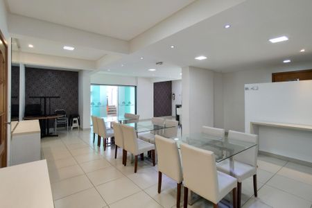 Apartamento para alugar com 119m², 2 quartos e 1 vaga Apartamento para alugar com 119m², 2 quartos e 1 vagaÁrea comum - Salão de festas