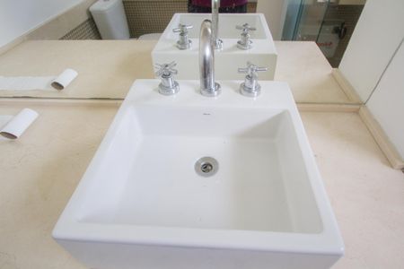 Apartamento para alugar com 179m², 3 quartos e 3 vagas Apartamento para alugar com 179m², 3 quartos e 3 vagasBanheiro Suíte 2