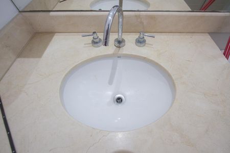 Apartamento para alugar com 179m², 3 quartos e 3 vagas Apartamento para alugar com 179m², 3 quartos e 3 vagasBanheiro Suíte 1