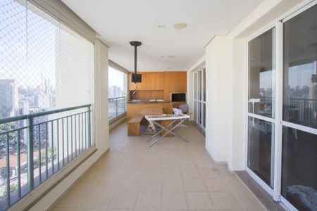 Apartamento para alugar com 179m², 3 quartos e 3 vagas Apartamento para alugar com 179m², 3 quartos e 3 vagasVaranda