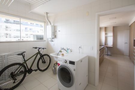 Apartamento para alugar com 179m², 3 quartos e 3 vagas Apartamento para alugar com 179m², 3 quartos e 3 vagasÁrea de Serviço