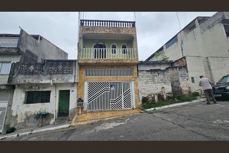 Casa à venda com 300m², 4 quartos e 2 vagas Casa à venda com 300m², 4 quartos e 2 vagasFachada e placa