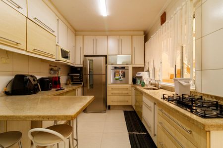 Casa à venda com 200m², 3 quartos e 2 vagas Casa à venda com 200m², 3 quartos e 2 vagasCozinha