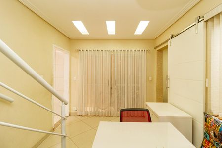 Casa à venda com 200m², 3 quartos e 2 vagas Casa à venda com 200m², 3 quartos e 2 vagasSala