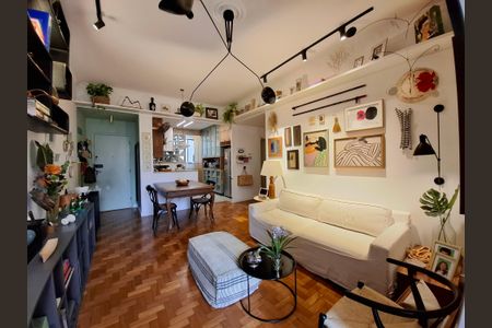 Apartamento à venda com 98m², 3 quartos e sem vaga Apartamento à venda com 98m², 3 quartos e sem vagaSala