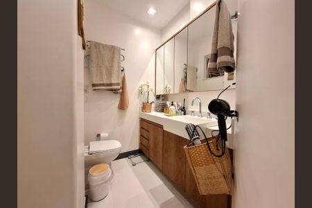 Apartamento à venda com 98m², 3 quartos e sem vaga Apartamento à venda com 98m², 3 quartos e sem vagaBanheiro da suíte