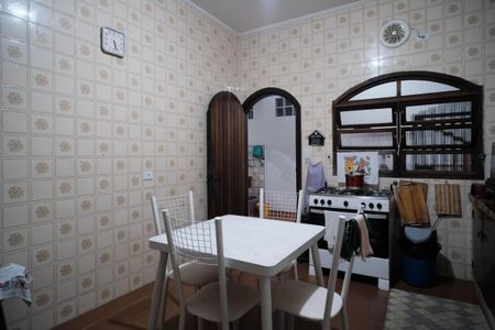 Casa à venda com 330m², 4 quartos e 6 vagasCozinha