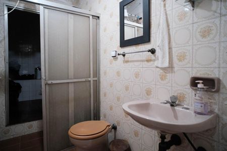 Casa à venda com 330m², 4 quartos e 6 vagasBanheiro 2