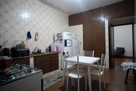 Casa à venda com 330m², 4 quartos e 6 vagasCozinha