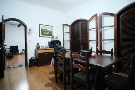 Casa à venda com 330m², 4 quartos e 6 vagasSala