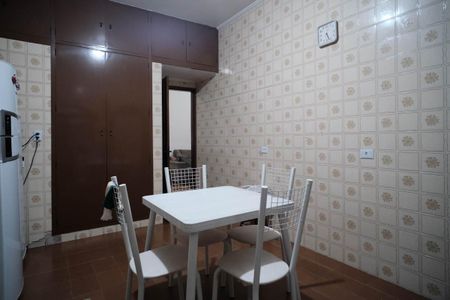 Casa à venda com 330m², 4 quartos e 6 vagasCozinha