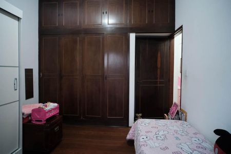 Casa à venda com 330m², 4 quartos e 6 vagasQuarto 2 