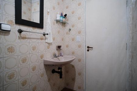 Casa à venda com 330m², 4 quartos e 6 vagasBanheiro 2