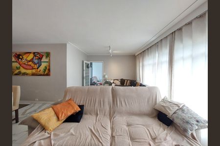 Casa à venda com 180m², 3 quartos e 3 vagas Casa à venda com 180m², 3 quartos e 3 vagasSala