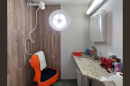 Casa à venda com 180m², 3 quartos e 3 vagas Casa à venda com 180m², 3 quartos e 3 vagasBanheiro da Edícula