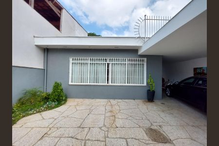 Casa à venda com 180m², 3 quartos e 3 vagas Casa à venda com 180m², 3 quartos e 3 vagasGaragem