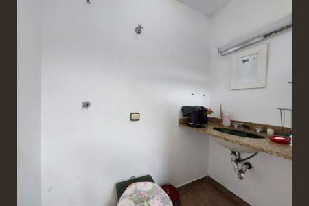 Casa à venda com 180m², 3 quartos e 3 vagas Casa à venda com 180m², 3 quartos e 3 vagasQuarto na Área de Serviço