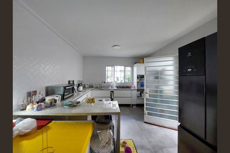 Casa à venda com 180m², 3 quartos e 3 vagas Casa à venda com 180m², 3 quartos e 3 vagasCozinha