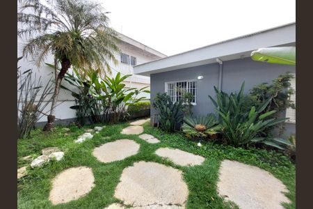 Casa à venda com 180m², 3 quartos e 3 vagas Casa à venda com 180m², 3 quartos e 3 vagasQuintal