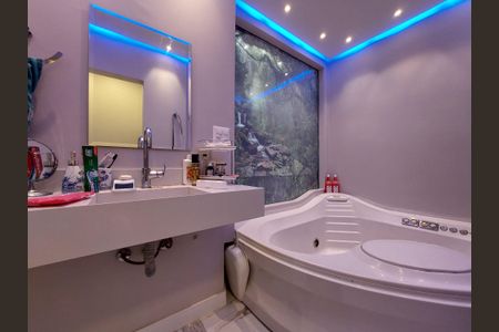 Casa à venda com 180m², 3 quartos e 3 vagas Casa à venda com 180m², 3 quartos e 3 vagasBanheiro 1