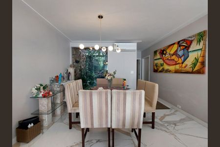 Casa à venda com 180m², 3 quartos e 3 vagas Casa à venda com 180m², 3 quartos e 3 vagasSala de Jantar