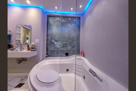 Casa à venda com 180m², 3 quartos e 3 vagas Casa à venda com 180m², 3 quartos e 3 vagasBanheiro 1