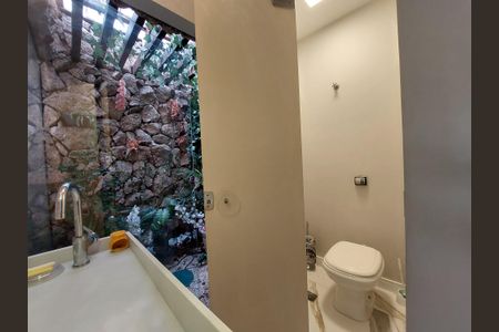 Casa à venda com 180m², 3 quartos e 3 vagas Casa à venda com 180m², 3 quartos e 3 vagasLavabo