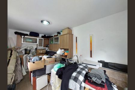 Casa à venda com 180m², 3 quartos e 3 vagas Casa à venda com 180m², 3 quartos e 3 vagasQuarto na Área de Serviço