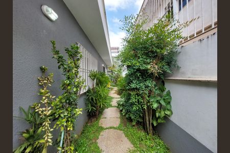 Casa à venda com 180m², 3 quartos e 3 vagas Casa à venda com 180m², 3 quartos e 3 vagasQuintal