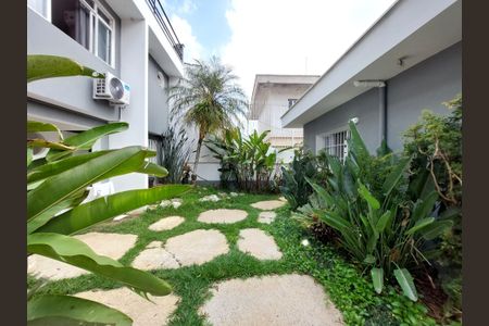 Casa à venda com 180m², 3 quartos e 3 vagas Casa à venda com 180m², 3 quartos e 3 vagasQuintal