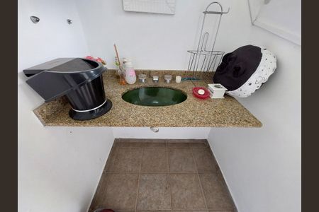 Casa à venda com 180m², 3 quartos e 3 vagas Casa à venda com 180m², 3 quartos e 3 vagasQuarto na Área de Serviço