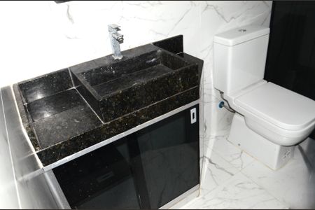 Casa à venda com 350m², 2 quartos e 1 vagaBanheiro da Suíte 2