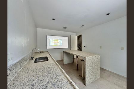 Casa de condomínio à venda com 222m², 4 quartos e 2 vagas Casa de condomínio à venda com 222m², 4 quartos e 2 vagasCozinha