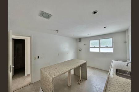 Casa de condomínio à venda com 222m², 4 quartos e 2 vagas Casa de condomínio à venda com 222m², 4 quartos e 2 vagasCozinha