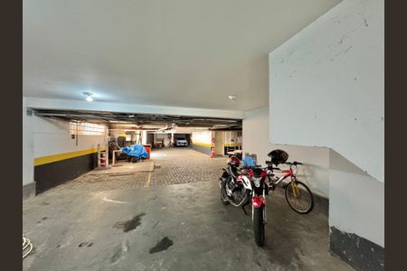 Casa de condomínio à venda com 222m², 4 quartos e 2 vagas Casa de condomínio à venda com 222m², 4 quartos e 2 vagasGaragem