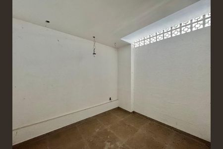 Casa de condomínio à venda com 222m², 4 quartos e 2 vagas Casa de condomínio à venda com 222m², 4 quartos e 2 vagasÁrea de Serviço - Quarto