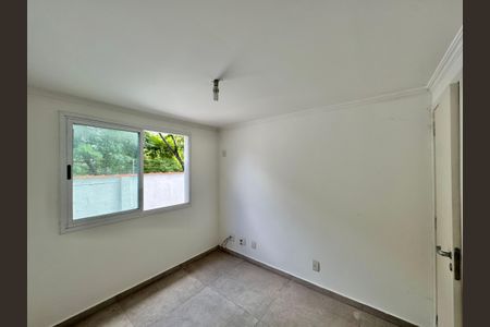 Casa de condomínio à venda com 222m², 4 quartos e 2 vagas Casa de condomínio à venda com 222m², 4 quartos e 2 vagasQuarto