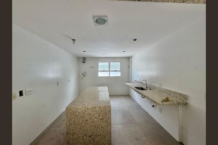 Casa de condomínio à venda com 222m², 4 quartos e 2 vagas Casa de condomínio à venda com 222m², 4 quartos e 2 vagasCozinha