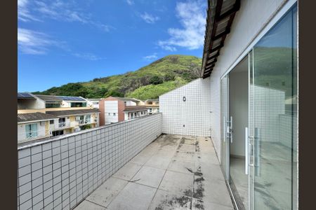 Casa de condomínio à venda com 222m², 4 quartos e 2 vagas Casa de condomínio à venda com 222m², 4 quartos e 2 vagasTerraço