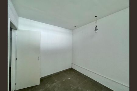 Casa de condomínio à venda com 222m², 4 quartos e 2 vagas Casa de condomínio à venda com 222m², 4 quartos e 2 vagasÁrea de Serviço - Quarto