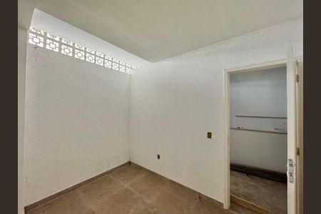 Casa de condomínio à venda com 222m², 4 quartos e 2 vagas Casa de condomínio à venda com 222m², 4 quartos e 2 vagasÁrea de Serviço - Quarto