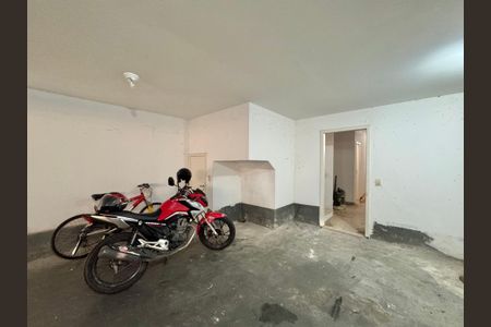 Casa de condomínio à venda com 222m², 4 quartos e 2 vagas Casa de condomínio à venda com 222m², 4 quartos e 2 vagasGaragem